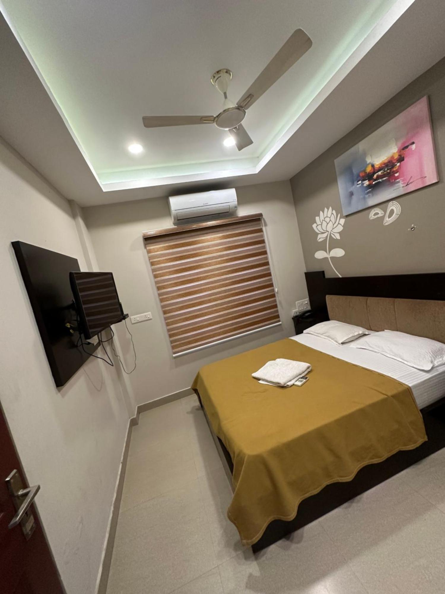Hotel Metro Residency Kochi Exterior foto